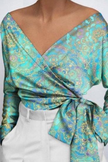 Elegant blouse with Roveretta print, light blue