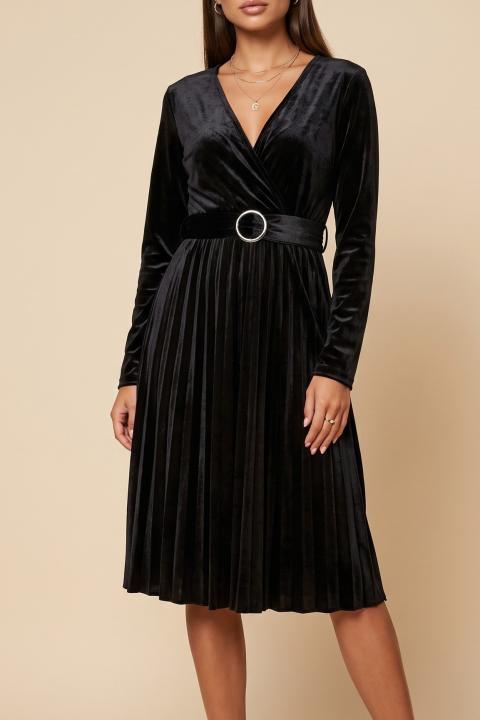 The model in the photo is 173 cm tall and wears size S.