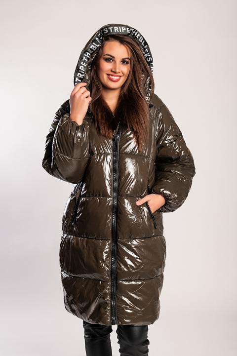 The model in the photo is 170 cm tall and is wearing a size S.