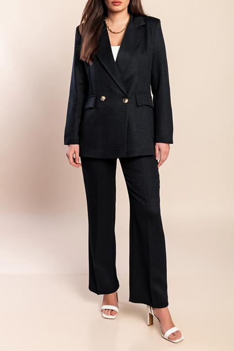 The model in the picture is 170 cm tall and wears size S.