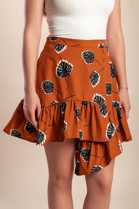 The model is 170 cm tall and wears size S.