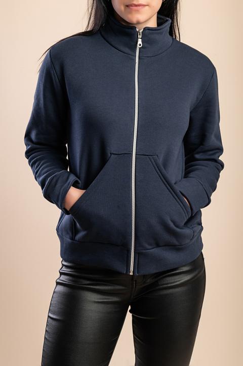 The model in the picture is 170 cm tall