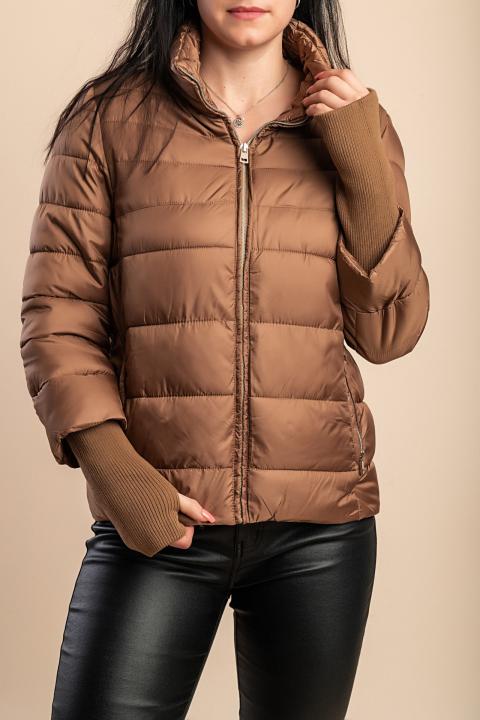 The model is 170 cm tall and wears size S