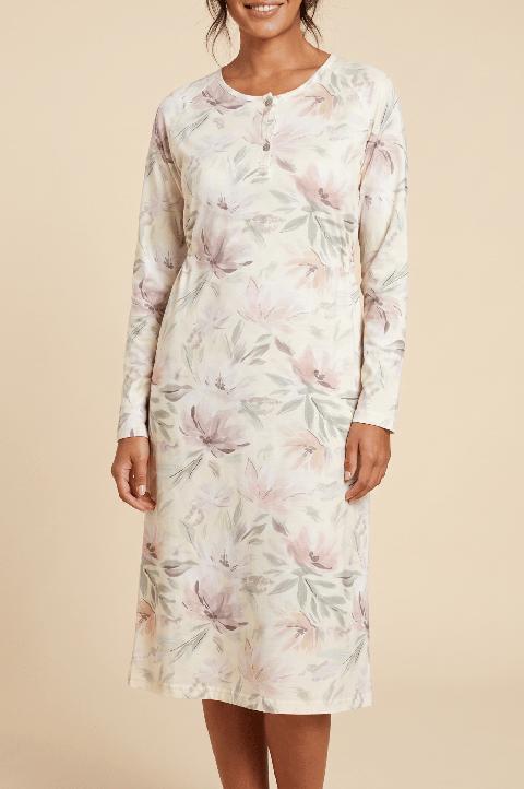 The model in the picture is 170 cm tall and wears size S